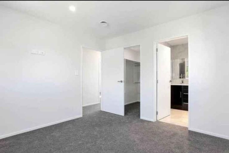 Photo of property in 3b Riverton Drive, Randwick Park, Auckland, 2105