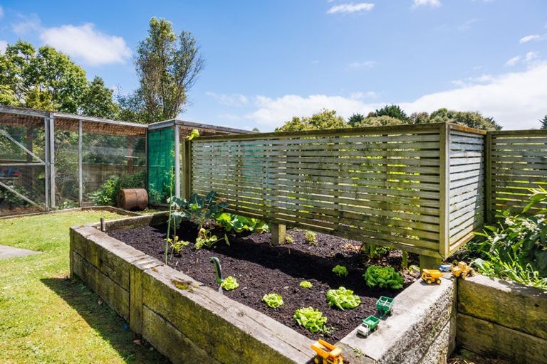 Photo of property in 27 Abby Road, Fitzherbert, Palmerston North, 4410