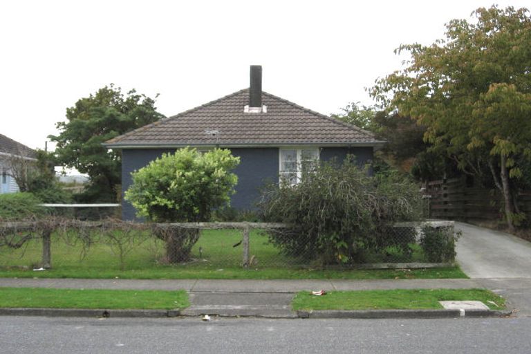 Photo of property in 122 Hewer Crescent, Naenae, Lower Hutt, 5011