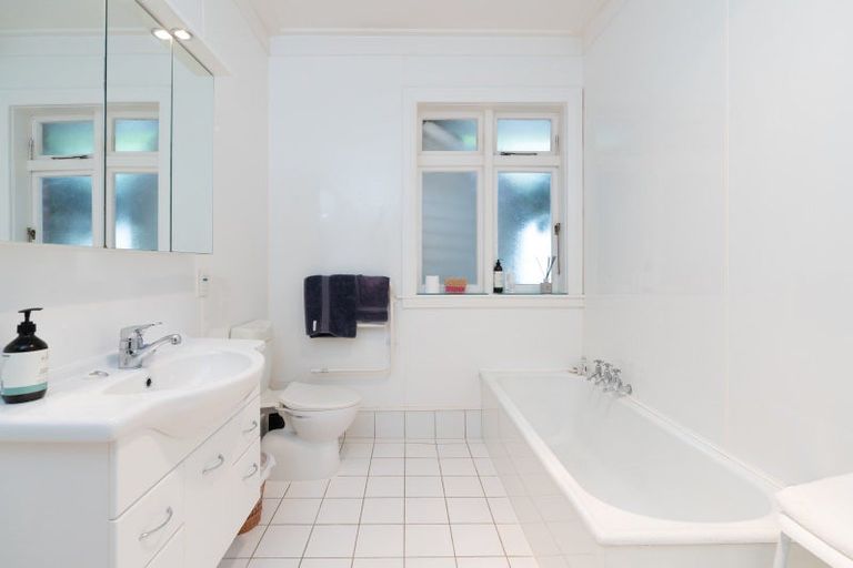 Photo of property in 10 Te Anau Avenue, Hataitai, Wellington, 6021