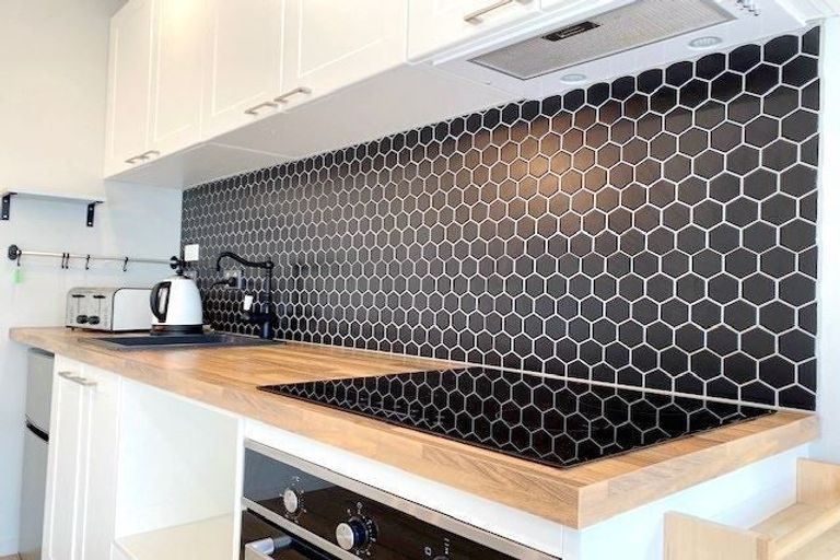 Photo of property in 28 Kokiri Street, Te Atatu South, Auckland, 0610