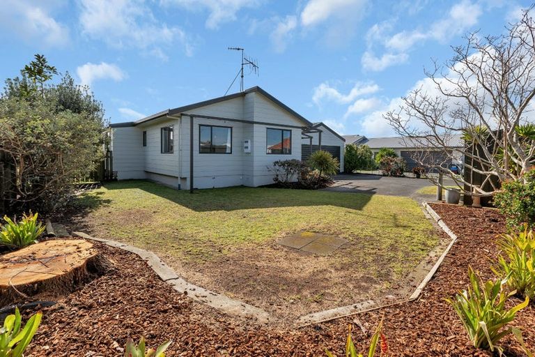 Photo of property in 74 One Tree Point Road, One Tree Point, 0118