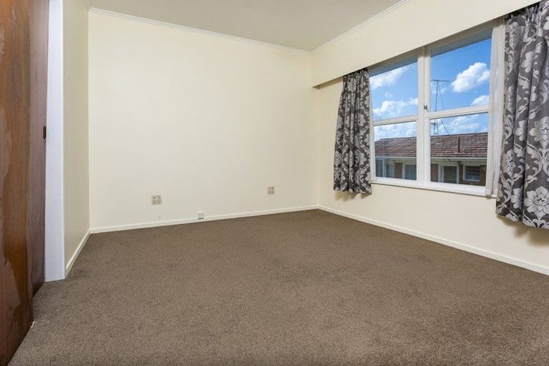 Photo of property in 2/18 Anne Road, Hillcrest, Auckland, 0627