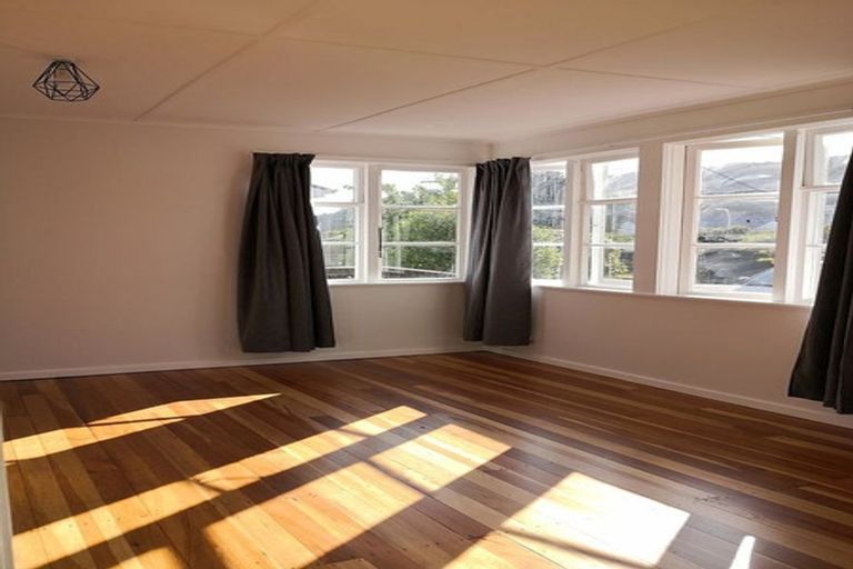 Photo of property in 50 Compton Crescent, Taita, Lower Hutt, 5011