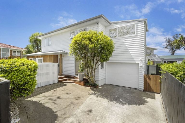 Photo of property in 2/6 Marsh Avenue, Forrest Hill, Auckland, 0620