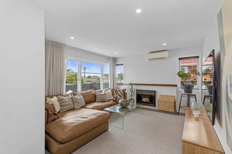 Photo of property in 3b Paton Avenue, Te Atatu South, Auckland, 0610