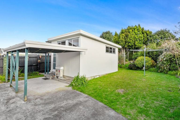 Photo of property in 63 Divich Avenue, Te Atatu South, Auckland, 0610