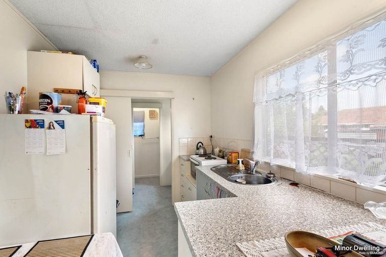 Photo of property in 31 London Street, Te Atatu Peninsula, Auckland, 0610