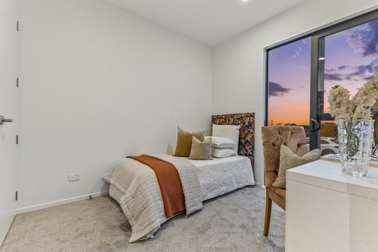 Photo of property in 21 Paretao Street, Massey, 0614