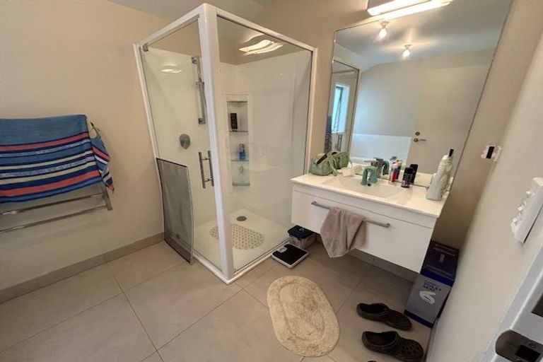 Photo of property in 17 Rothesay Bay Road, Rothesay Bay, Auckland, 0630