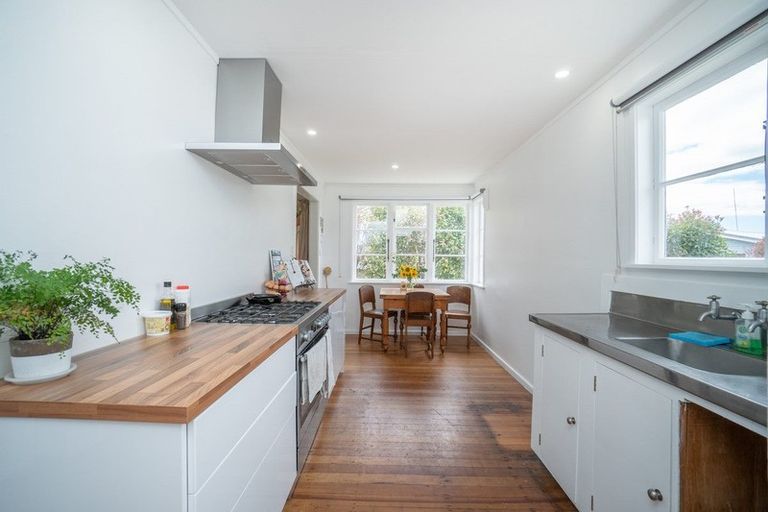 Photo of property in 6 Andrew Avenue, Roslyn, Palmerston North, 4414