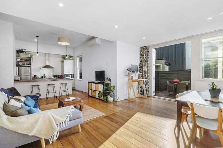 Photo of property in 17/3 Severn Street, Island Bay, Wellington, 6023