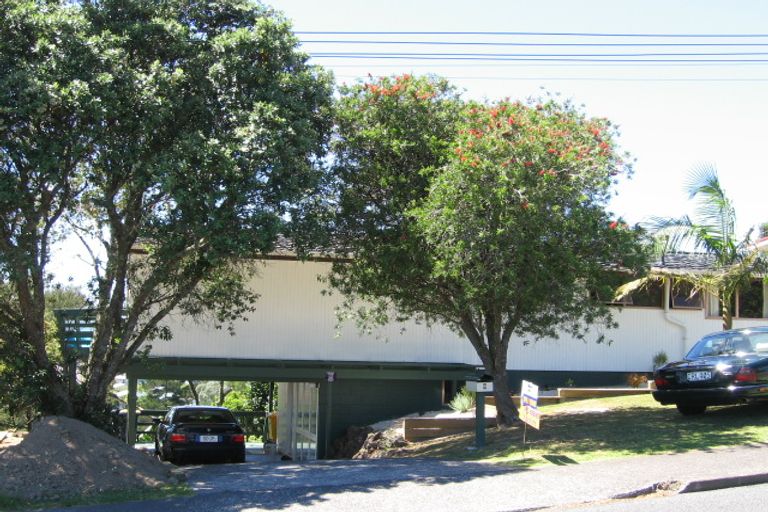 Photo of property in 8 Kia Ora Road, Beach Haven, Auckland, 0626