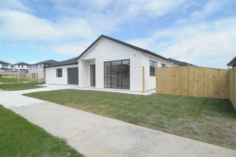 Photo of property in 52 Cooladawson Drive, Flat Bush, Auckland, 2019