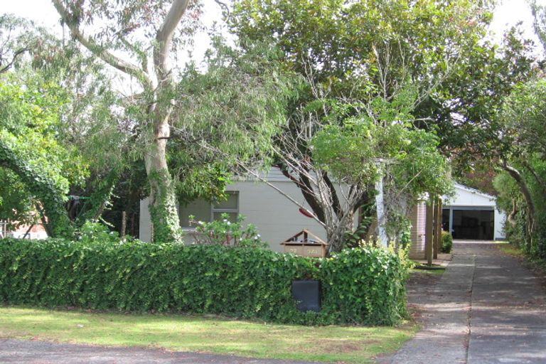Photo of property in 32 Kervil Avenue, Te Atatu Peninsula, Auckland, 0610