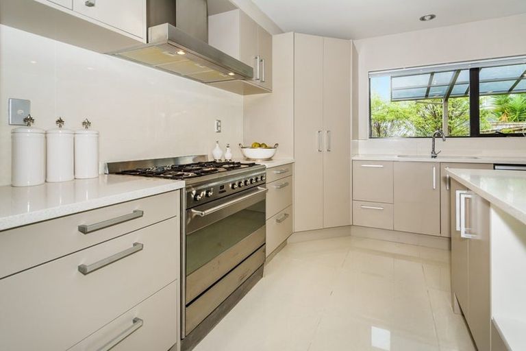 Photo of property in 42 Bur Oak Terrace, Schnapper Rock, Auckland, 0632