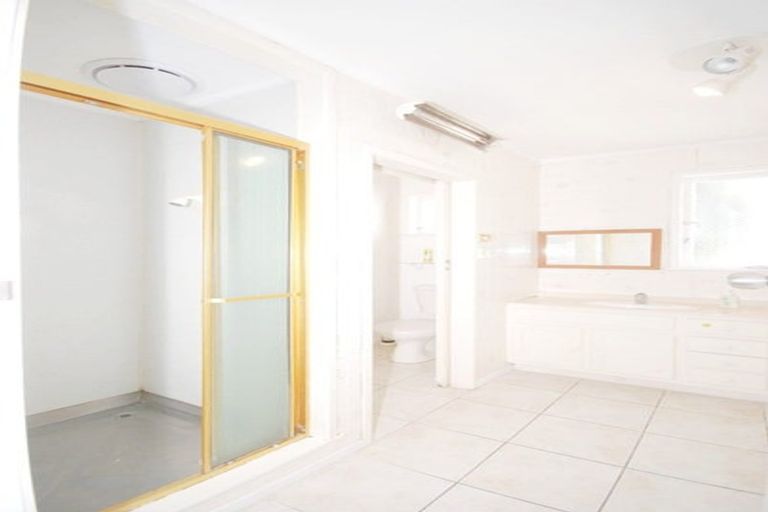 Photo of property in 14 Minaret Drive, Bucklands Beach, Auckland, 2014