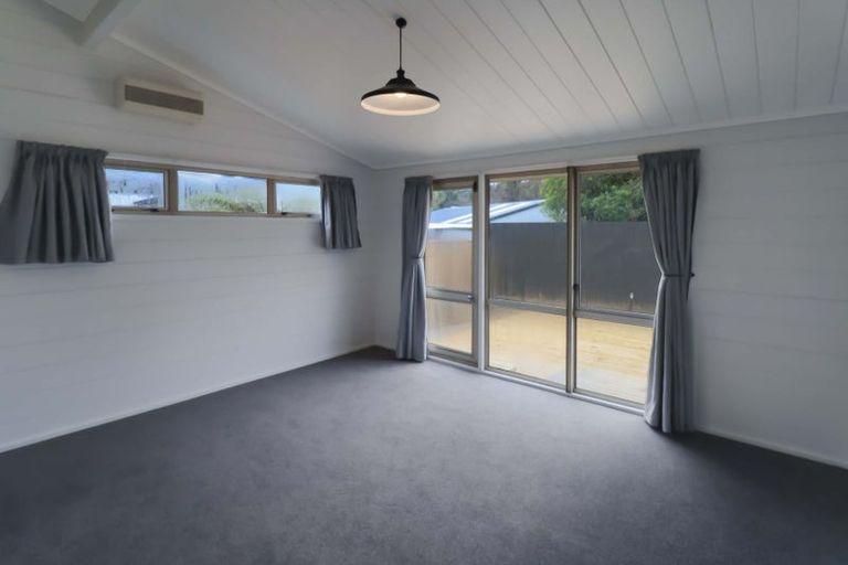 Photo of property in 25a Gibbs Crescent, Wainuiomata, Lower Hutt, 5014