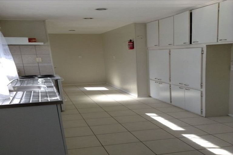 Photo of property in 1 Barnfield Place, Glendene, Auckland, 0602