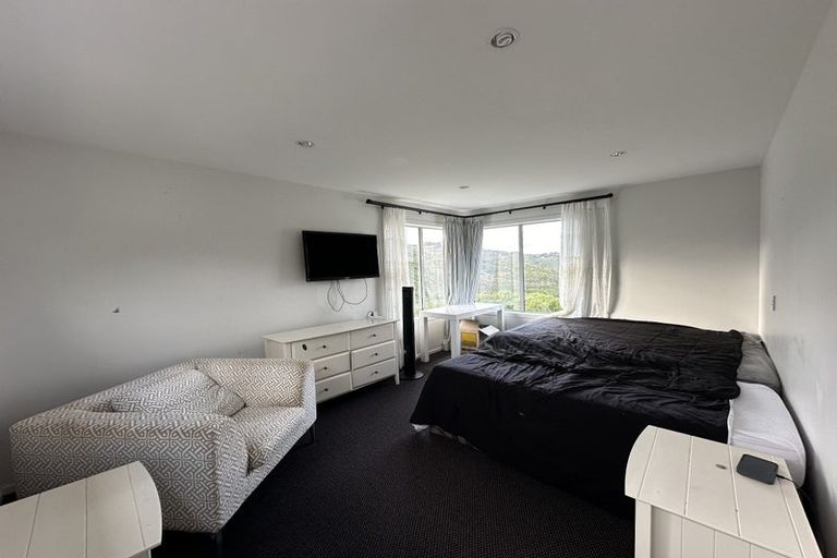 Photo of property in 11 Bendigo Grove, Newlands, Wellington, 6037