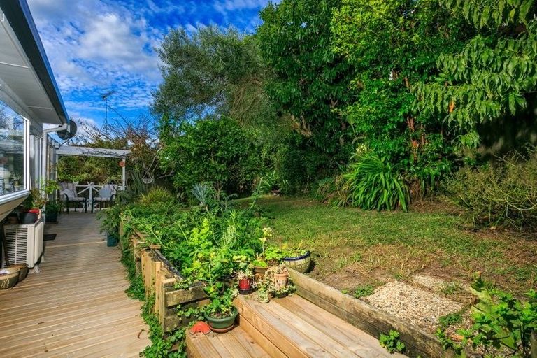 Photo of property in 3 Pohutukawa Avenue, Red Beach, 0932