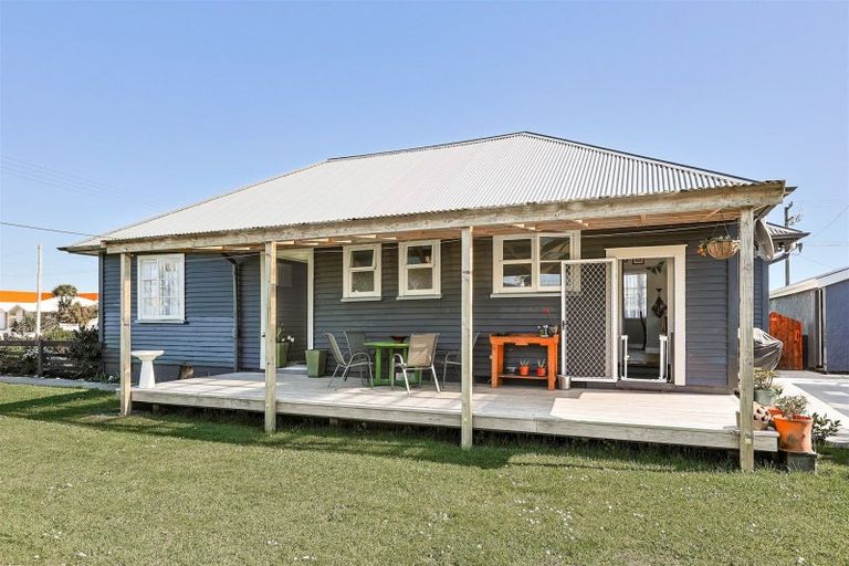 Photo of property in 25 Cobden Street, Westport, 7825