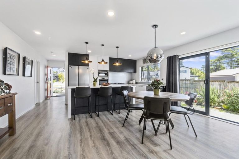 Photo of property in 6 Dida Park Drive, Kumeu, 0810