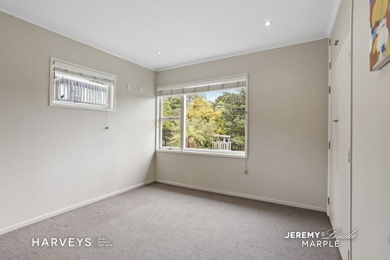 Photo of property in 12 Highland Avenue, Titirangi, Auckland, 0604