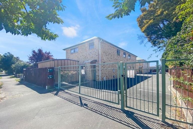 Photo of property in 100 Rattray Street, Riccarton, Christchurch, 8041