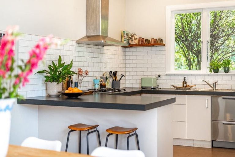 Photo of property in 8 Henry Street, Kilbirnie, Wellington, 6022