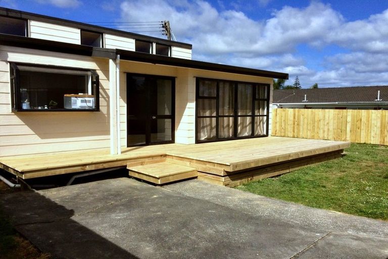 Photo of property in 120 Lynwood Road, New Lynn, Auckland, 0600