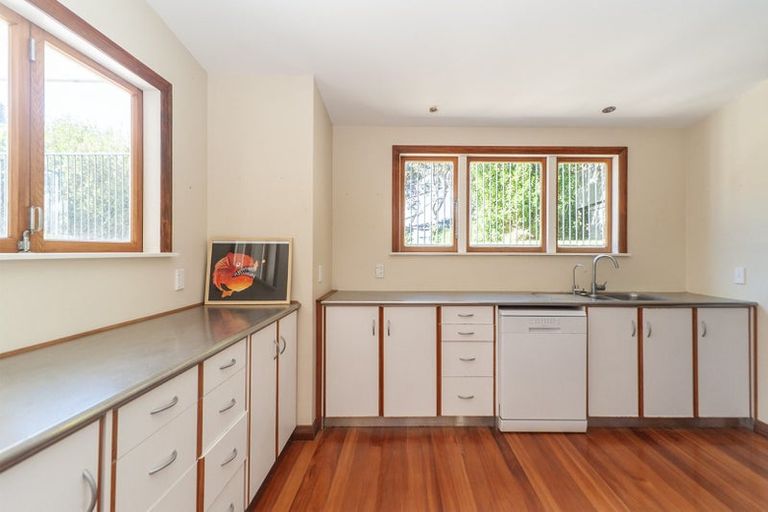 Photo of property in 35 Beacon Hill Road, Strathmore Park, Wellington, 6022