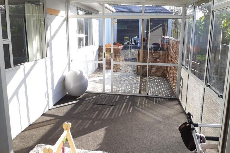 Photo of property in 11 Henry Curd Terrace, Pukekohe, 2120