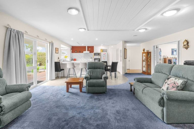 Photo of property in 15 Wood Street, Greytown, 5712