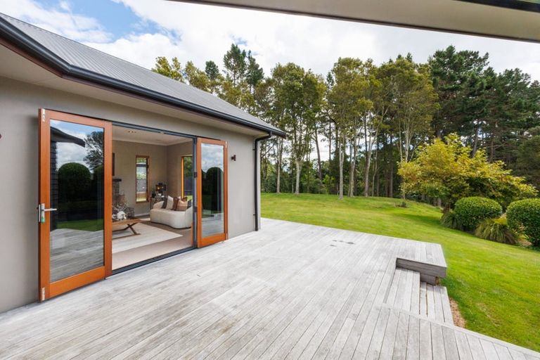 Photo of property in 7 Titirangi Drive, Fitzherbert, Palmerston North, 4471