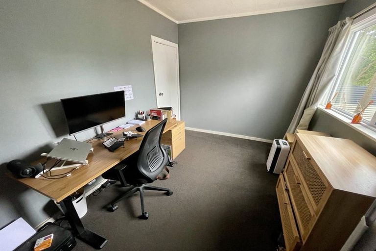 Photo of property in 2 Te Pari Pari Road, Pukerua Bay, 5026
