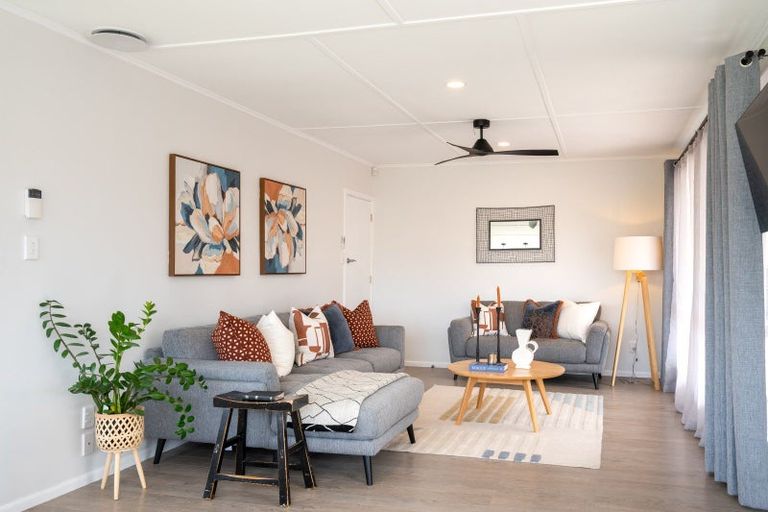 Photo of property in 17 Lipscombe Crescent, Havelock North, 4130