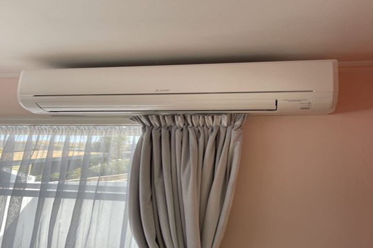 Photo of property in 76 Stewart Drive, Newlands, Wellington, 6037