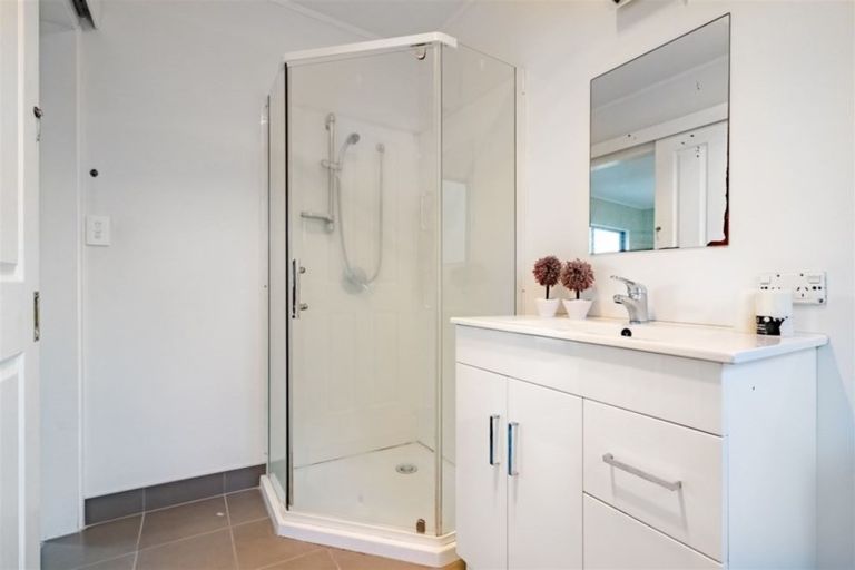 Photo of property in 10 Gillett Place, Botany Downs, Auckland, 2014