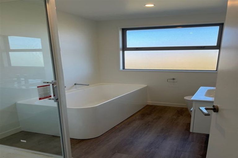 Photo of property in 18 Oakmill Drive, Casebrook, Christchurch, 8051