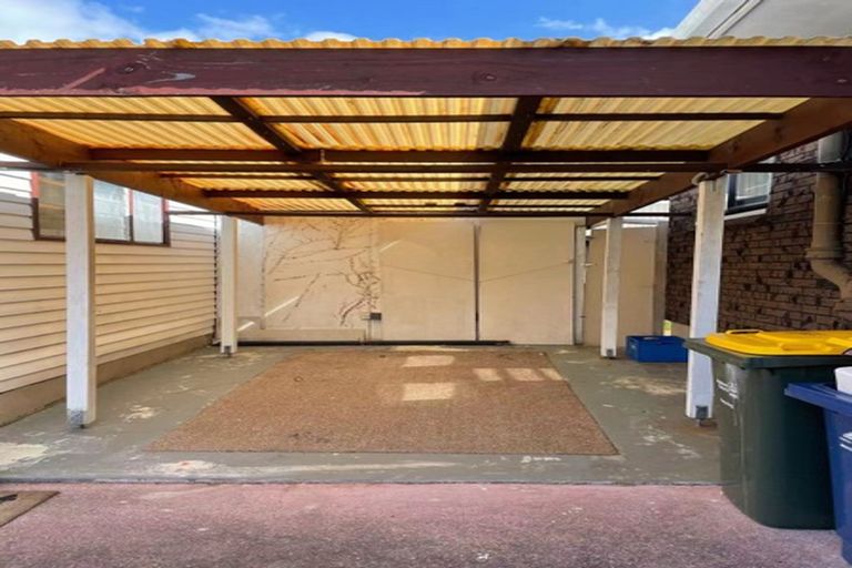 Photo of property in 1/22 Holland Road, Hillcrest, Auckland, 0627