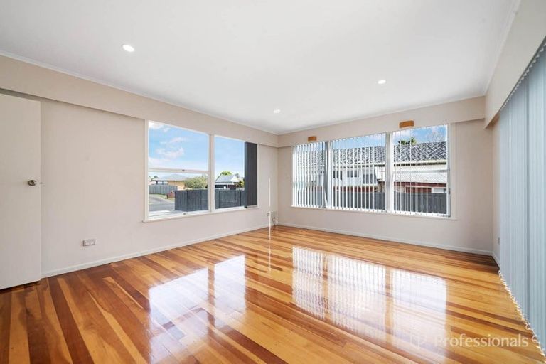 Photo of property in 17 Kohinoor Avenue, Mangere, Auckland, 2022
