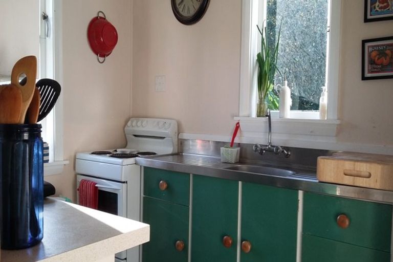 Photo of property in 18 Albemarle Road, Northland, Wellington, 6012