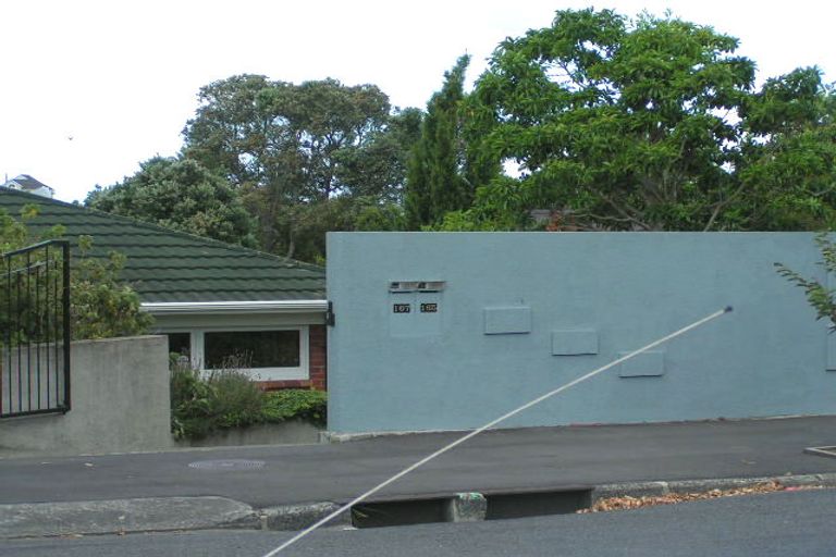 Photo of property in 2/165 Queen Street, Northcote Point, Auckland, 0627