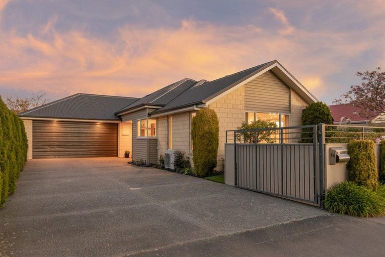 Photo of property in 44 Somerfield Street, Somerfield, Christchurch, 8024