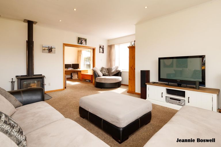 Photo of property in 79 James Line, Kelvin Grove, Palmerston North, 4414