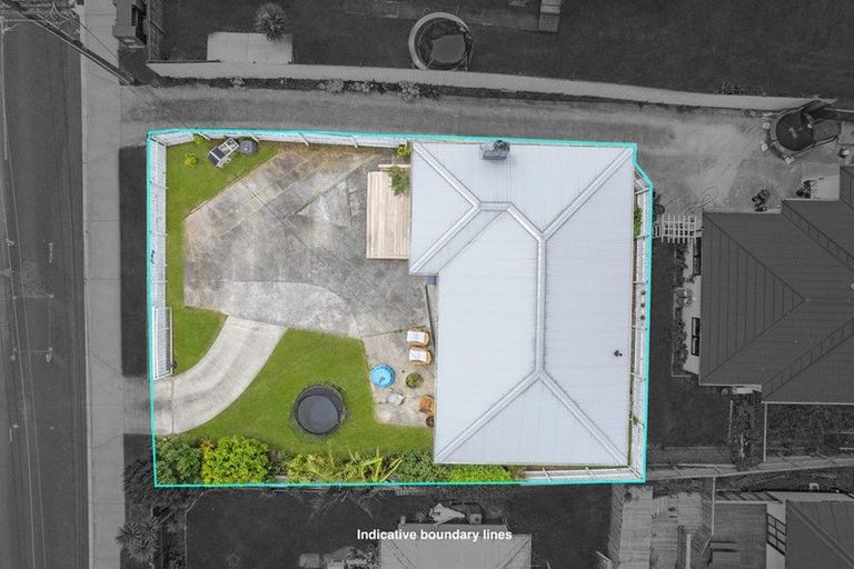 Photo of property in 20 Sylvan Crescent, Te Atatu South, Auckland, 0610