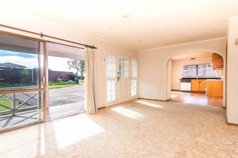 Photo of property in 170 Titirangi Road, New Lynn, Auckland, 0600
