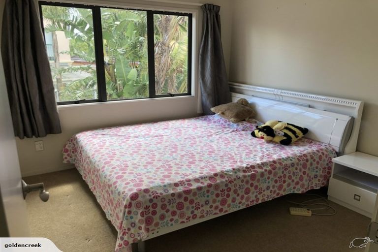 Photo of property in 11 Siena Place, Te Atatu Peninsula, Auckland, 0610