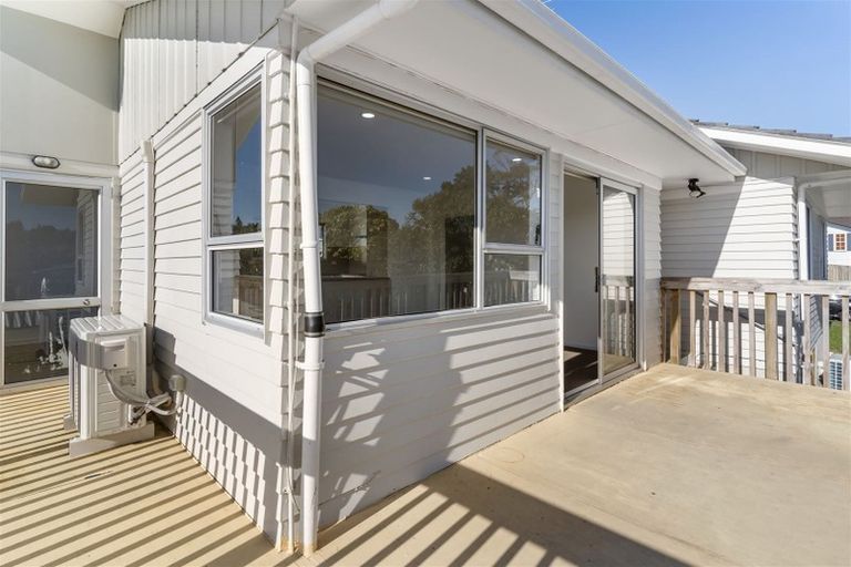 Photo of property in 42 Tamahere Drive, Glenfield, Auckland, 0629